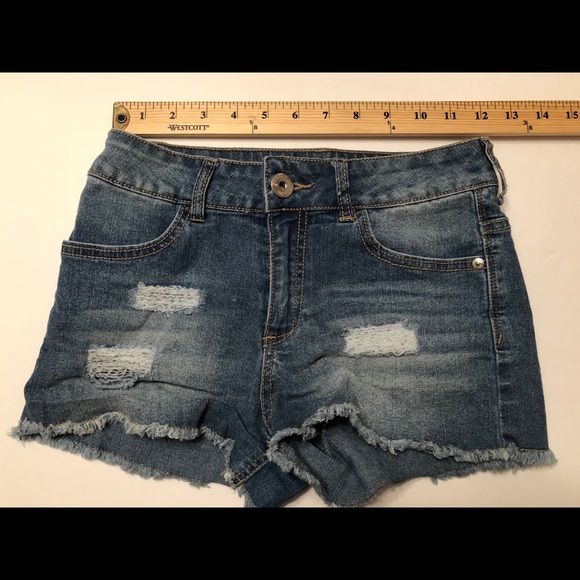 Guess Shorts Size 12 - Picture 5 of 7
